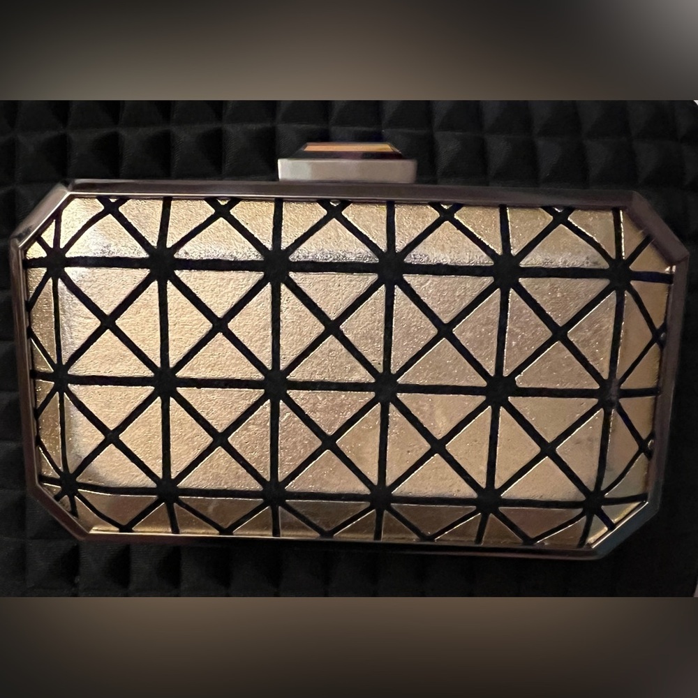 Geometric patterned clutch by La Regale .
